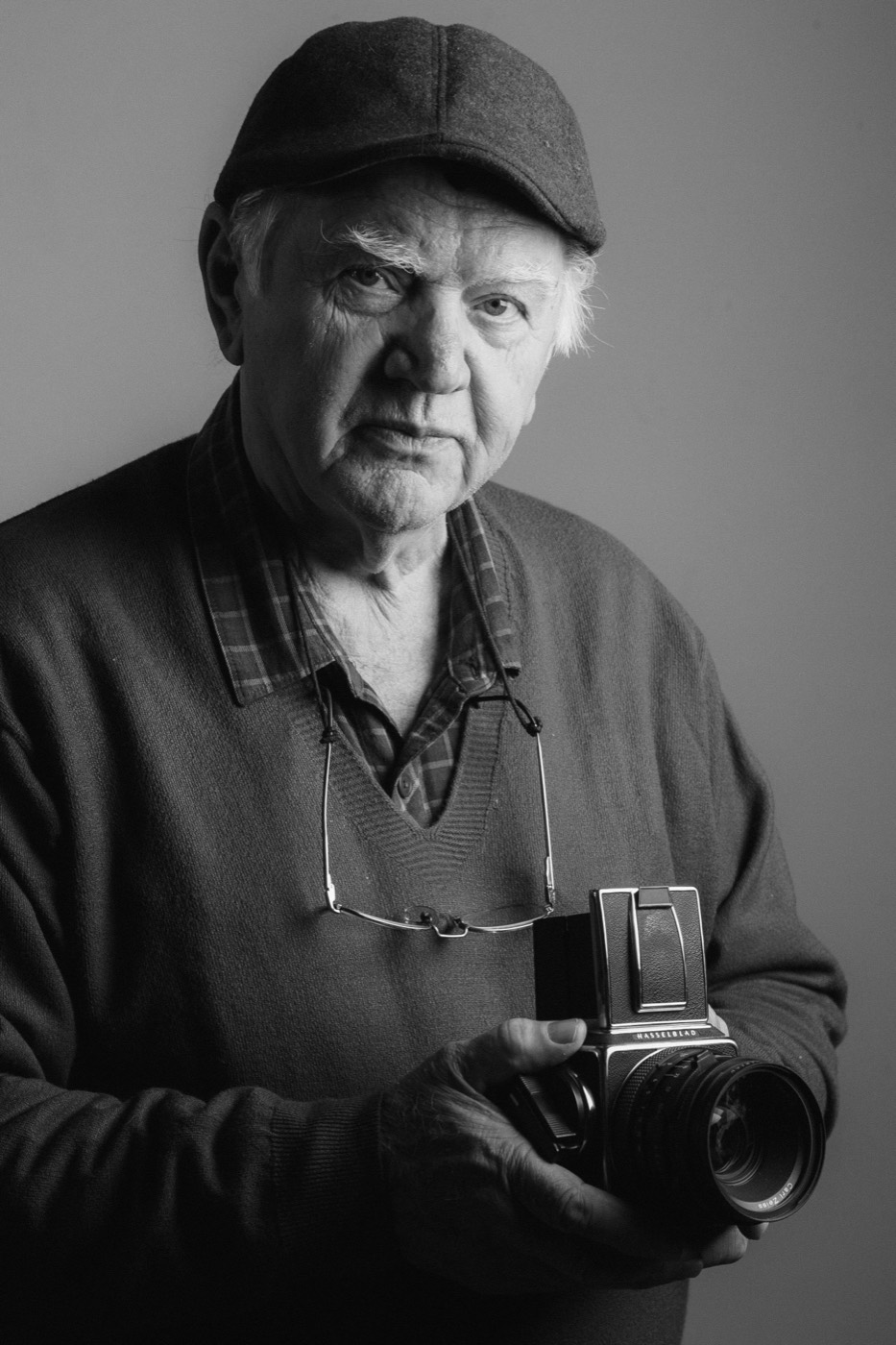 Zafony Dubrowsky con su cámara Hasselblad